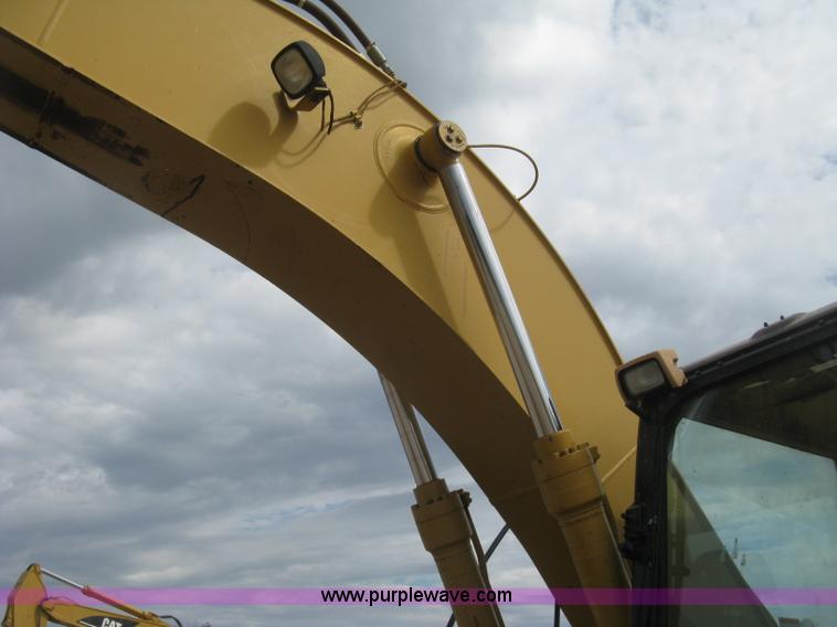 image for item L6364 2001 Caterpillar 320C L excavator