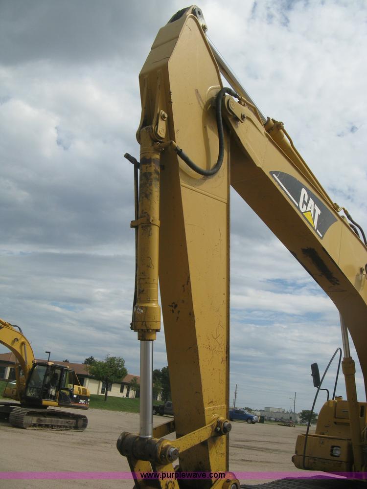 image for item L6364 2001 Caterpillar 320C L excavator