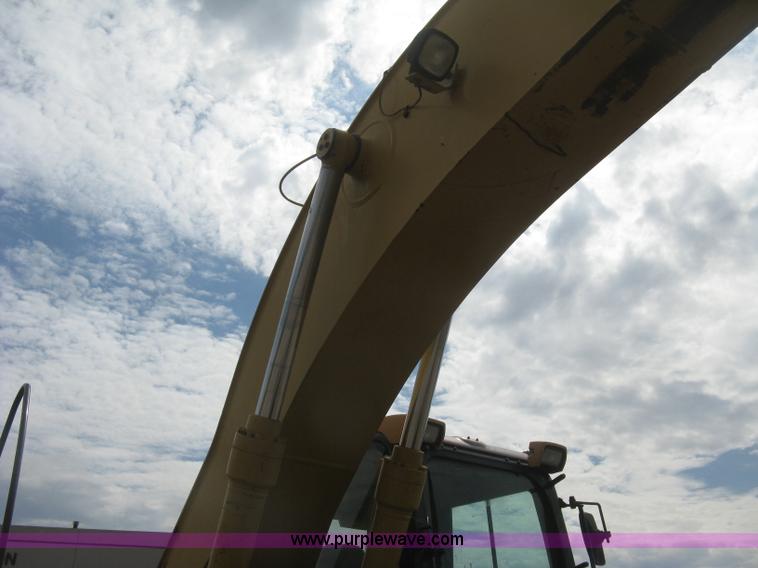 image for item L6364 2001 Caterpillar 320C L excavator