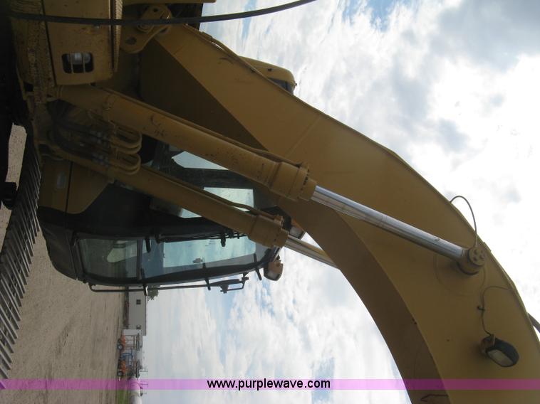 image for item L6364 2001 Caterpillar 320C L excavator