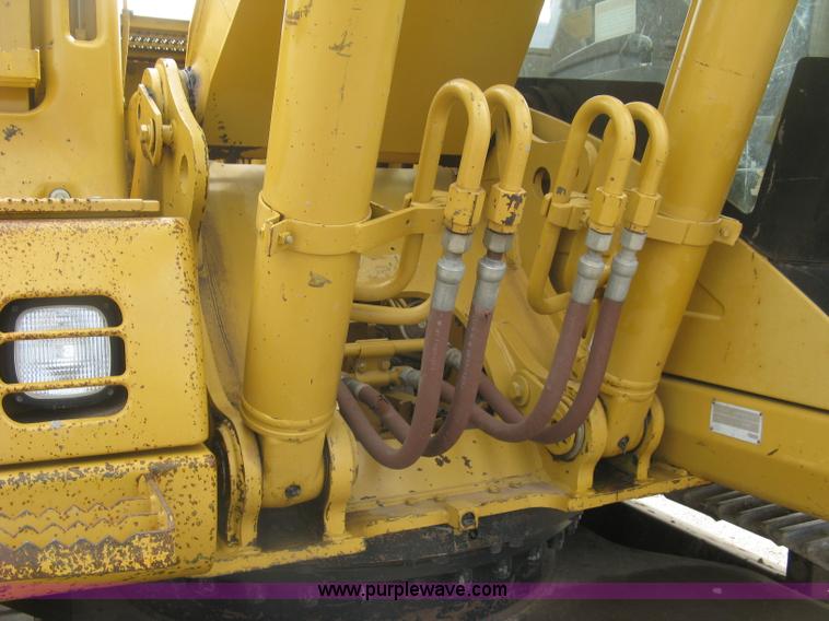 image for item L6364 2001 Caterpillar 320C L excavator