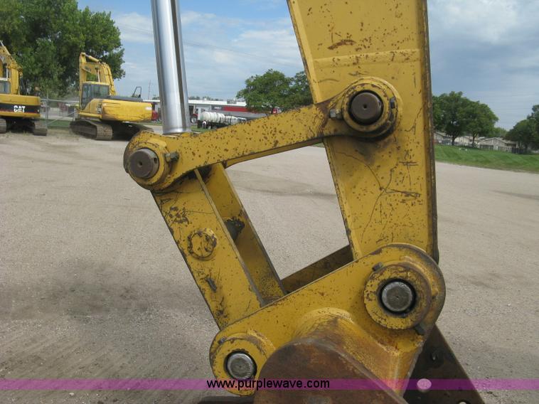 image for item L6364 2001 Caterpillar 320C L excavator