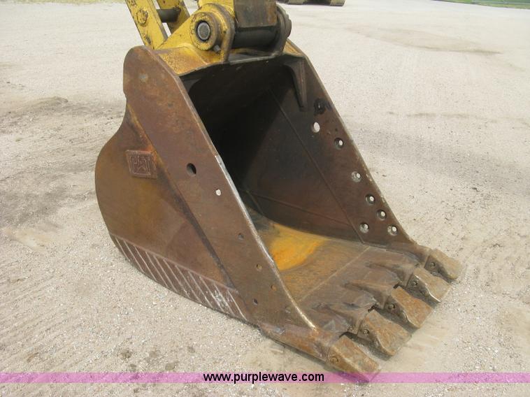 image for item L6364 2001 Caterpillar 320C L excavator