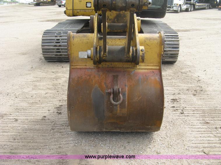 image for item L6364 2001 Caterpillar 320C L excavator