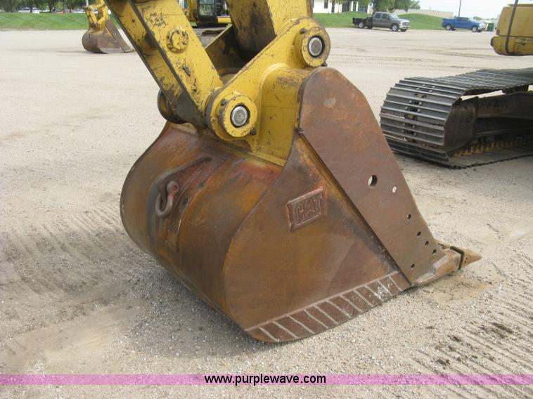 image for item L6364 2001 Caterpillar 320C L excavator