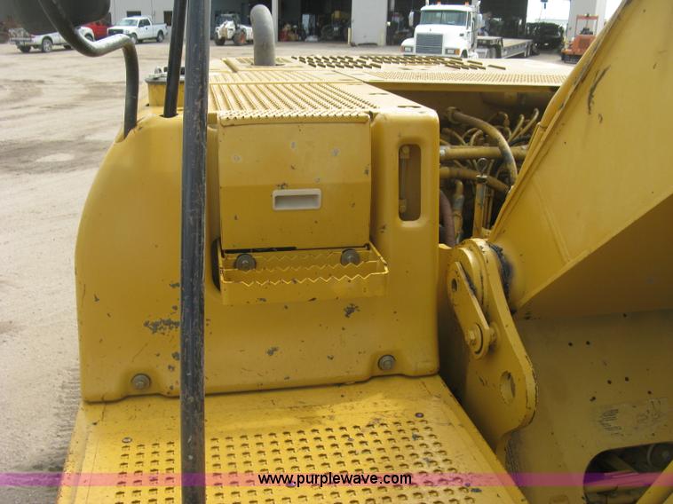 image for item L6364 2001 Caterpillar 320C L excavator