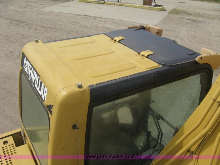 image for item L6364 2001 Caterpillar 320C L excavator