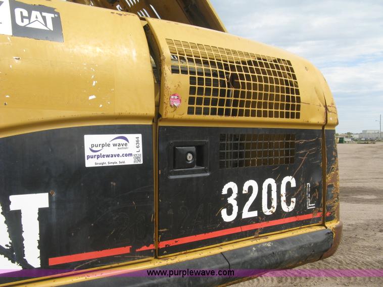 image for item L6364 2001 Caterpillar 320C L excavator
