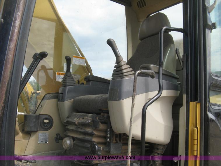 image for item L6364 2001 Caterpillar 320C L excavator