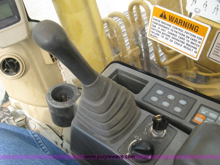 image for item L6364 2001 Caterpillar 320C L excavator