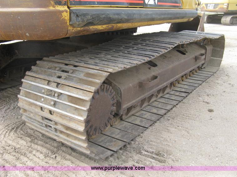 image for item L6364 2001 Caterpillar 320C L excavator