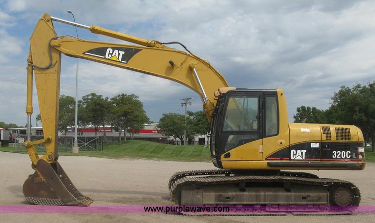 image for item L6365 2001 Caterpillar 320C L excavator