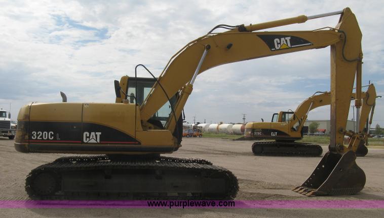 image for item L6365 2001 Caterpillar 320C L excavator
