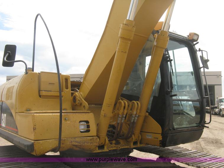 image for item L6365 2001 Caterpillar 320C L excavator