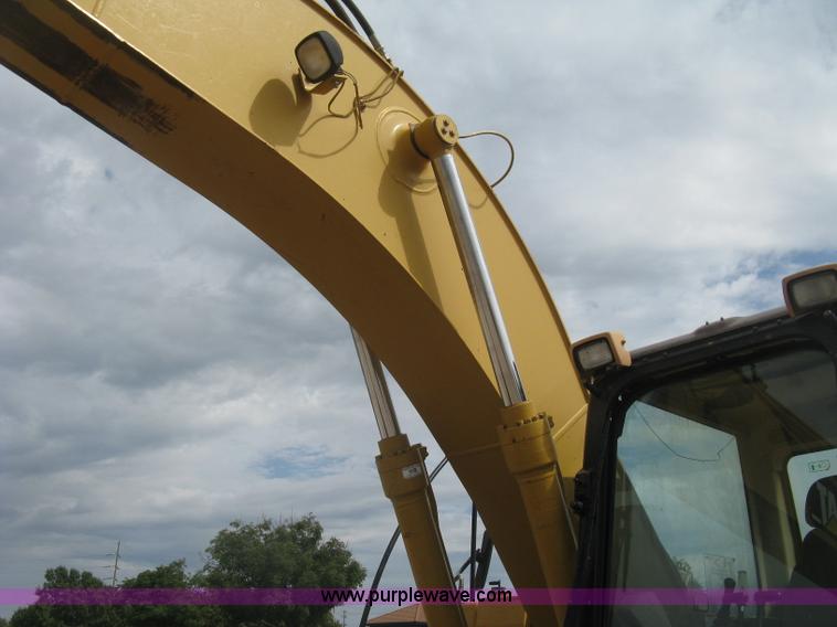 image for item L6365 2001 Caterpillar 320C L excavator