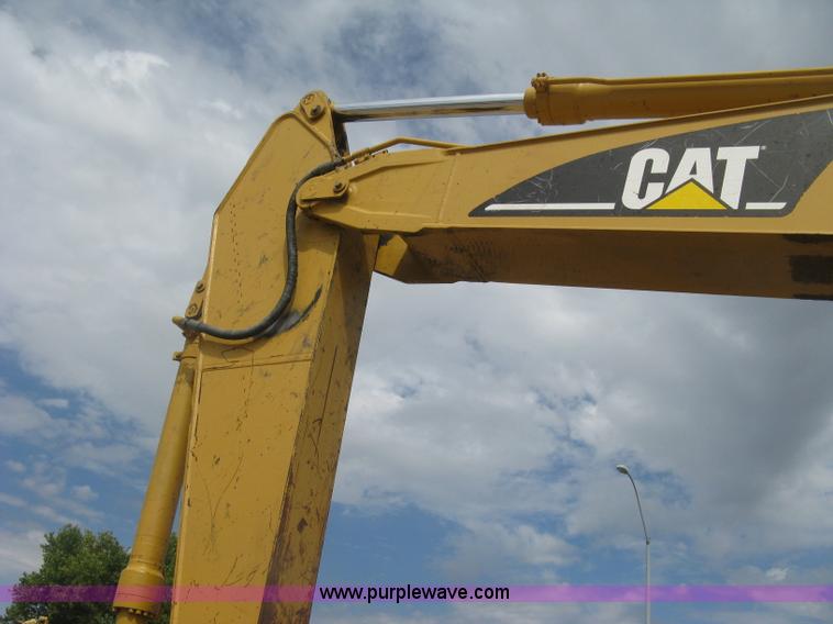 image for item L6365 2001 Caterpillar 320C L excavator