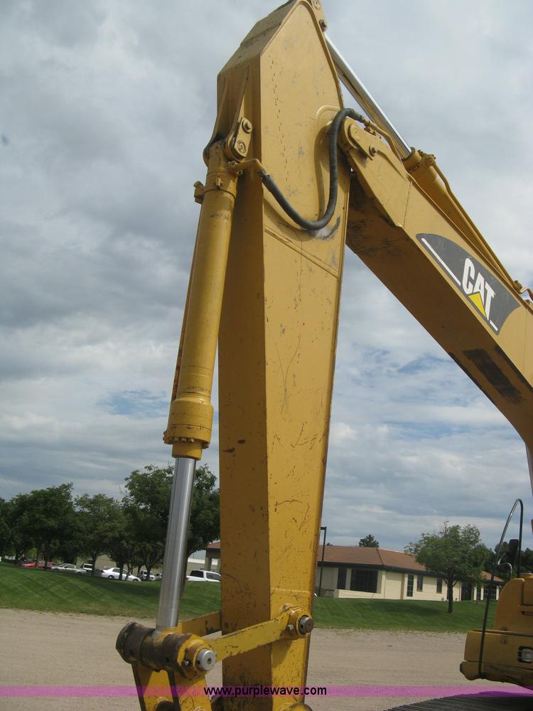 image for item L6365 2001 Caterpillar 320C L excavator