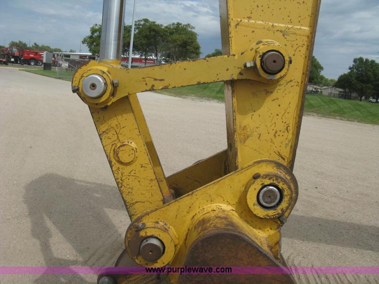 image for item L6365 2001 Caterpillar 320C L excavator