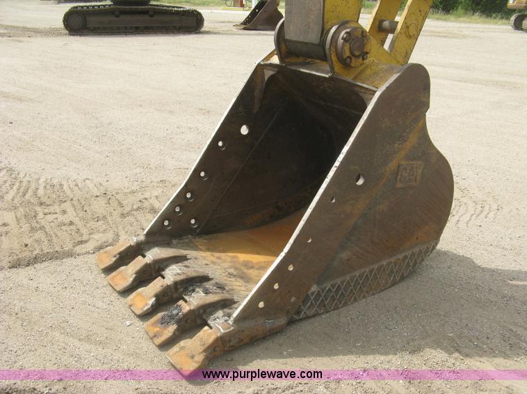 image for item L6365 2001 Caterpillar 320C L excavator