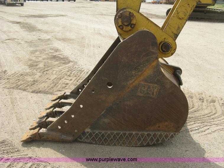 image for item L6365 2001 Caterpillar 320C L excavator