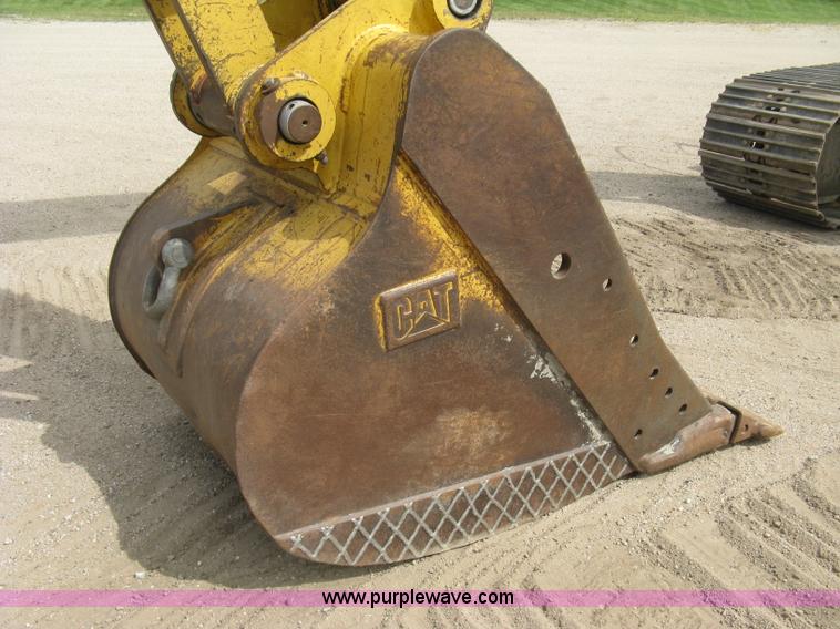 image for item L6365 2001 Caterpillar 320C L excavator