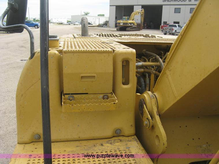 image for item L6365 2001 Caterpillar 320C L excavator