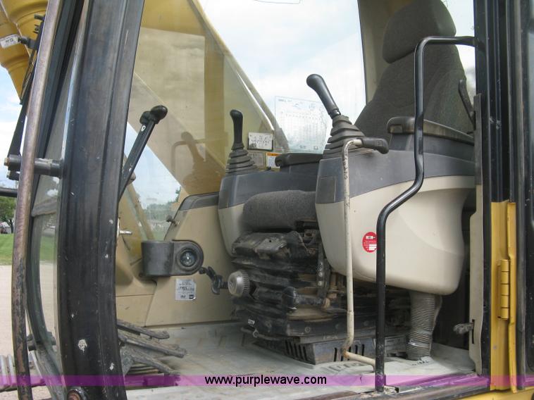 image for item L6365 2001 Caterpillar 320C L excavator