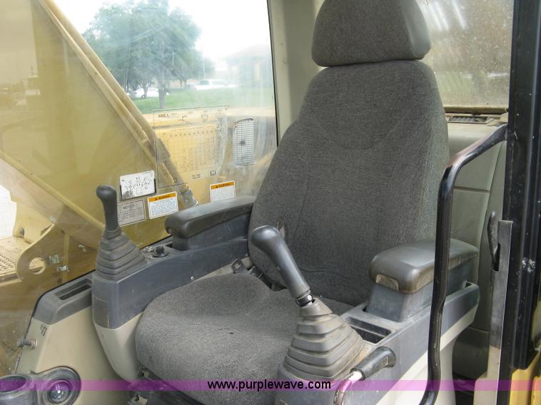 image for item L6365 2001 Caterpillar 320C L excavator