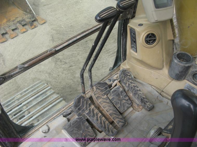 image for item L6365 2001 Caterpillar 320C L excavator