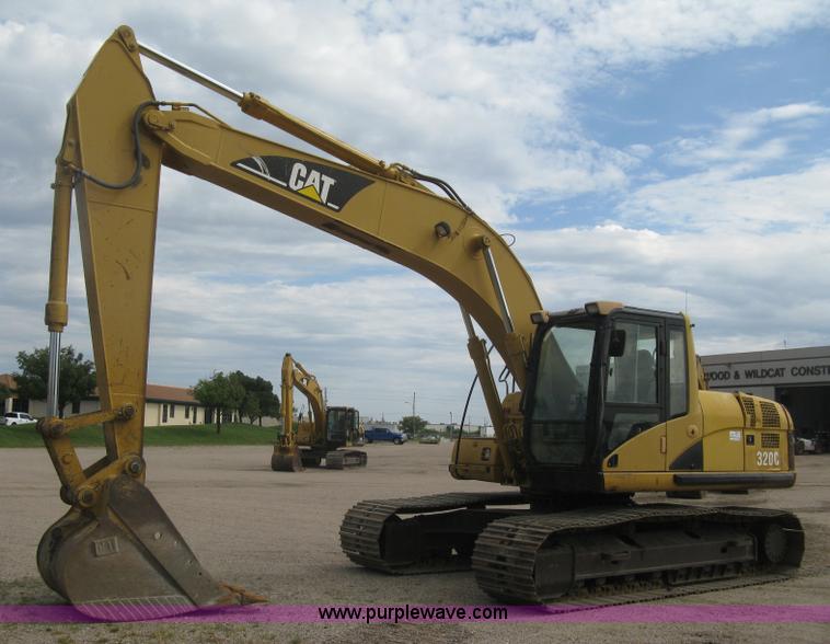 image for item L6366 2001 Caterpillar 320C L excavator