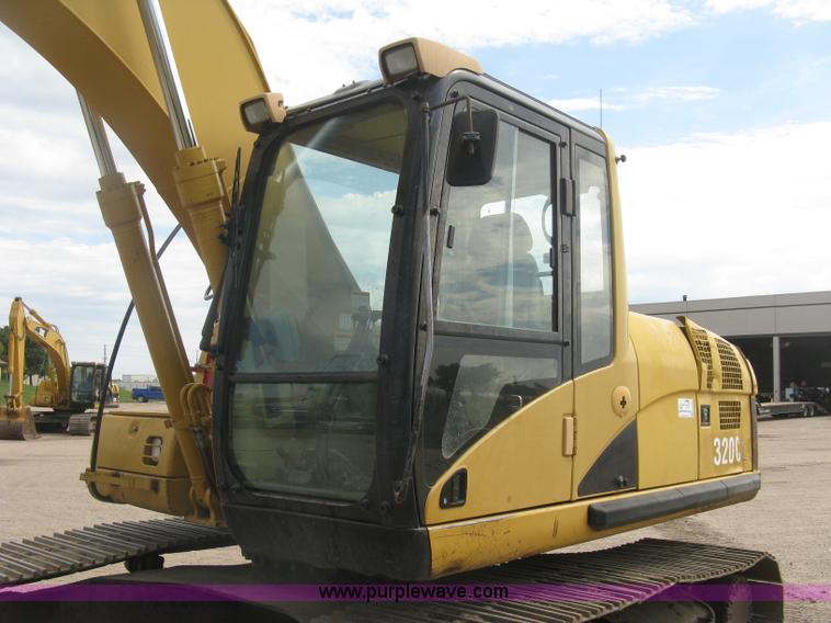 image for item L6366 2001 Caterpillar 320C L excavator