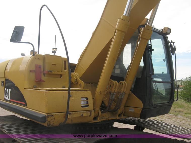 image for item L6366 2001 Caterpillar 320C L excavator