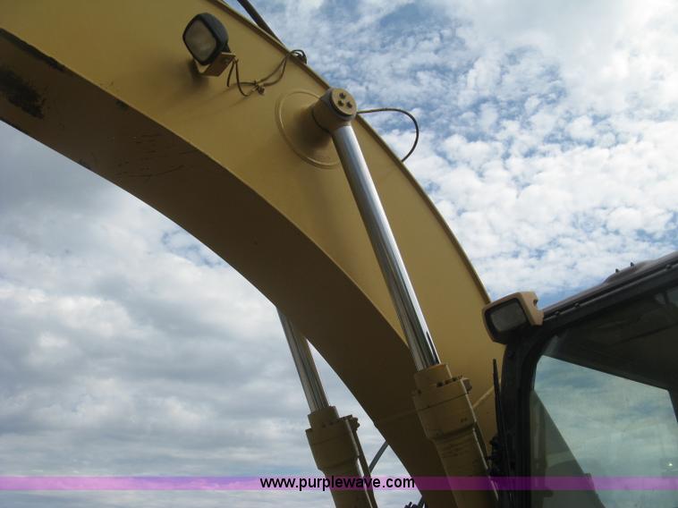 image for item L6366 2001 Caterpillar 320C L excavator