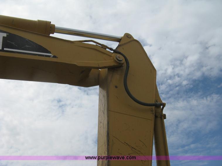 image for item L6366 2001 Caterpillar 320C L excavator