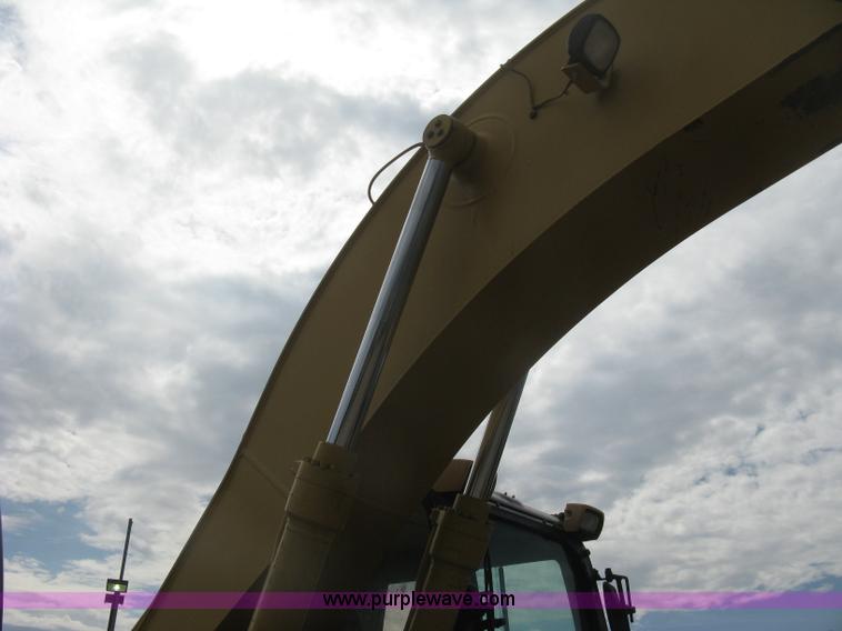 image for item L6366 2001 Caterpillar 320C L excavator