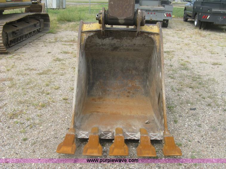 image for item L6366 2001 Caterpillar 320C L excavator