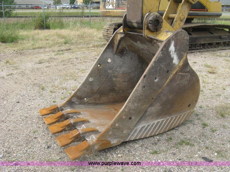 image for item L6366 2001 Caterpillar 320C L excavator