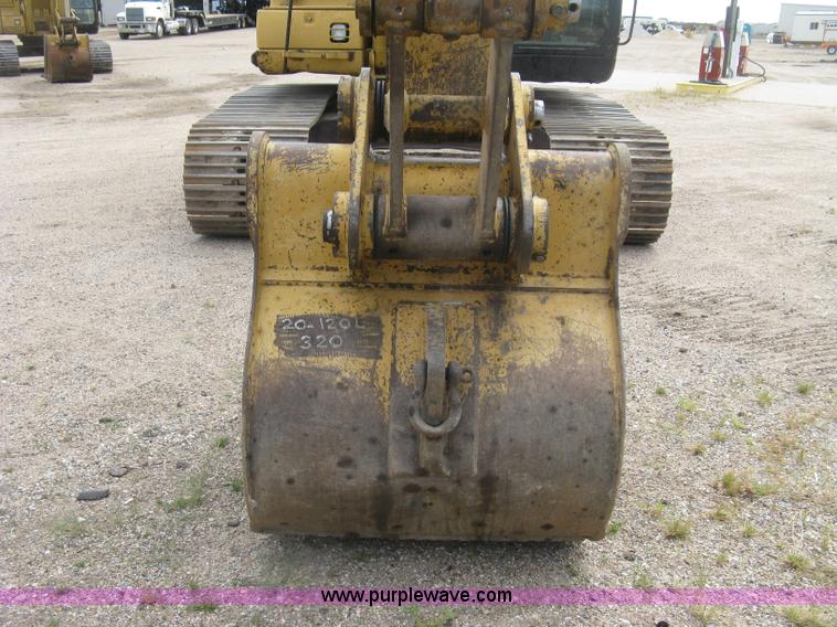 image for item L6366 2001 Caterpillar 320C L excavator