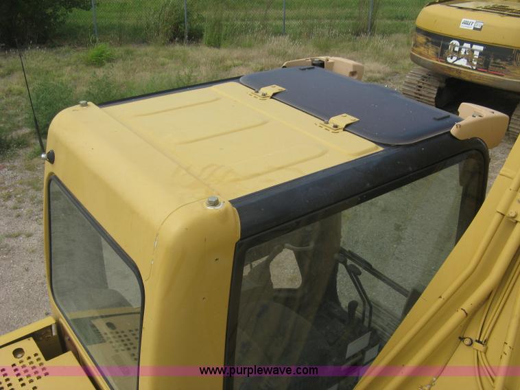 image for item L6366 2001 Caterpillar 320C L excavator