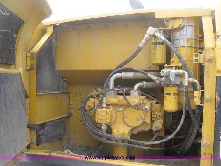 image for item L6366 2001 Caterpillar 320C L excavator