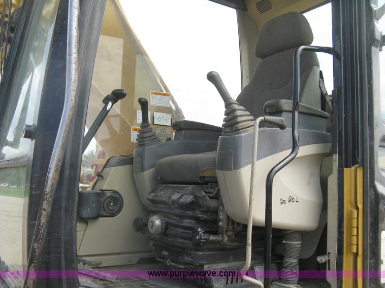 image for item L6366 2001 Caterpillar 320C L excavator