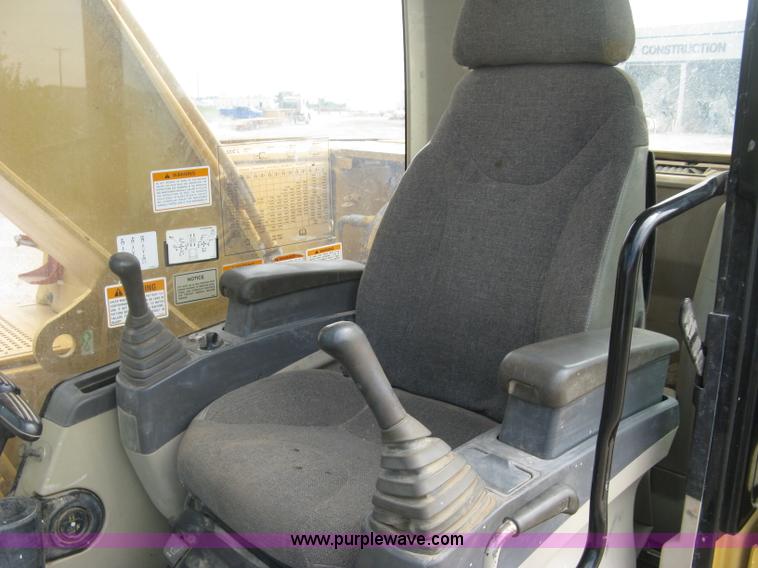 image for item L6366 2001 Caterpillar 320C L excavator