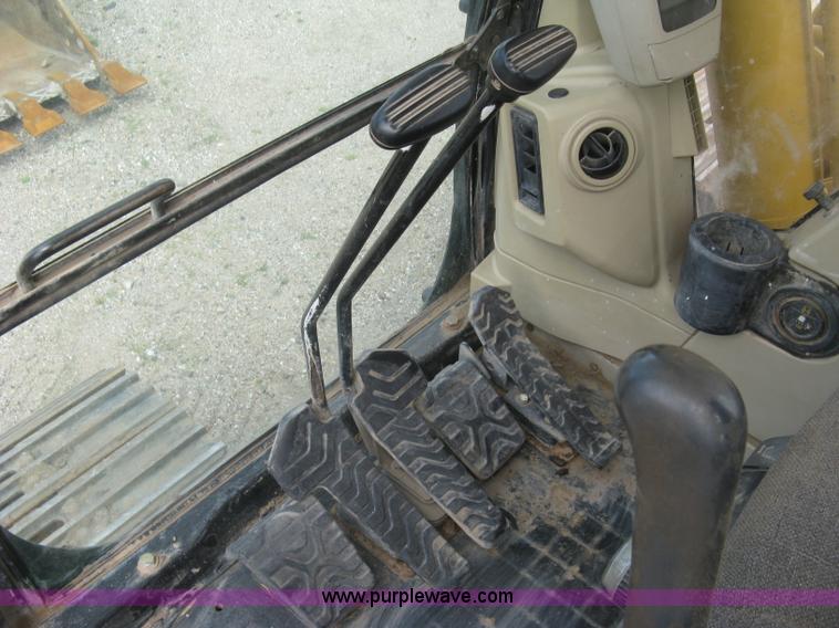 image for item L6366 2001 Caterpillar 320C L excavator