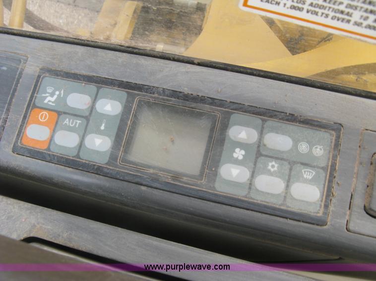 image for item L6366 2001 Caterpillar 320C L excavator