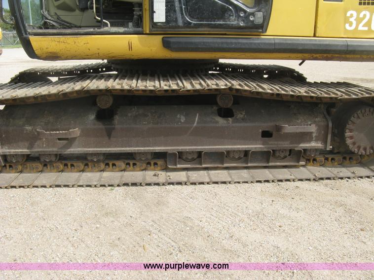 image for item L6366 2001 Caterpillar 320C L excavator