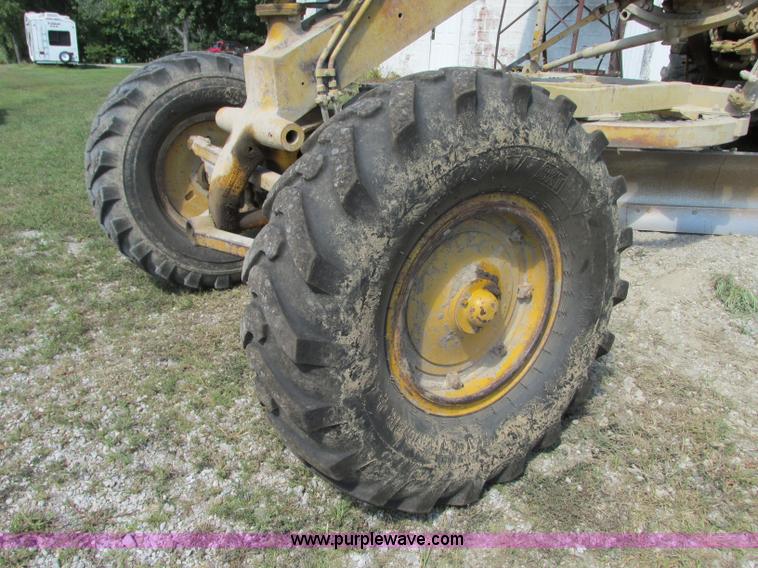 image for item R9468 1961 Caterpillar 112 Series E rigid frame motor grader