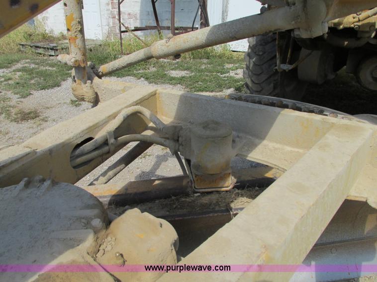image for item R9468 1961 Caterpillar 112 Series E rigid frame motor grader