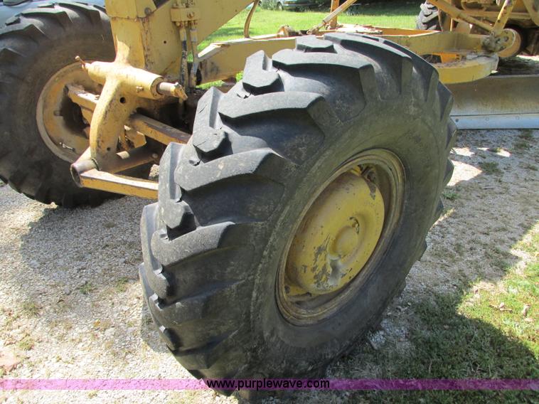 image for item R9469 1966 Caterpillar 120 ridgid frame motor grader