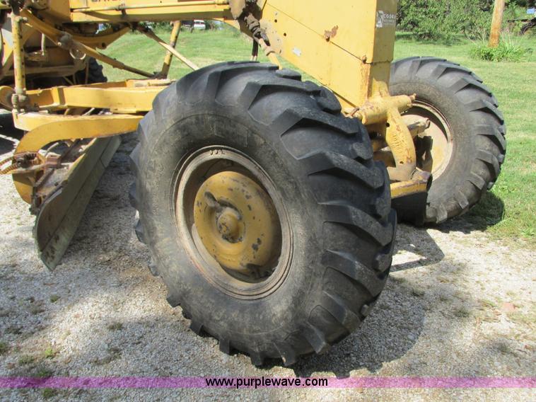 image for item R9469 1966 Caterpillar 120 ridgid frame motor grader