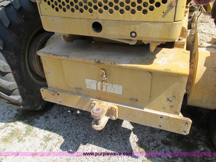 image for item R9469 1966 Caterpillar 120 ridgid frame motor grader